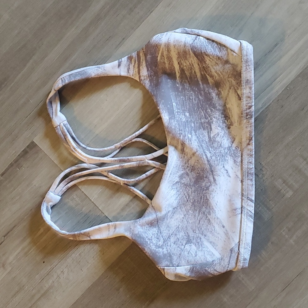 Lululemon Size 4 Free to be Zen sportsbra
